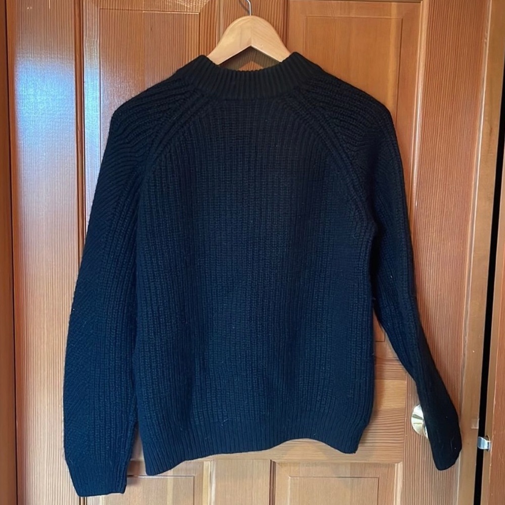 Naadam woman’s black wool and cashmere sweater